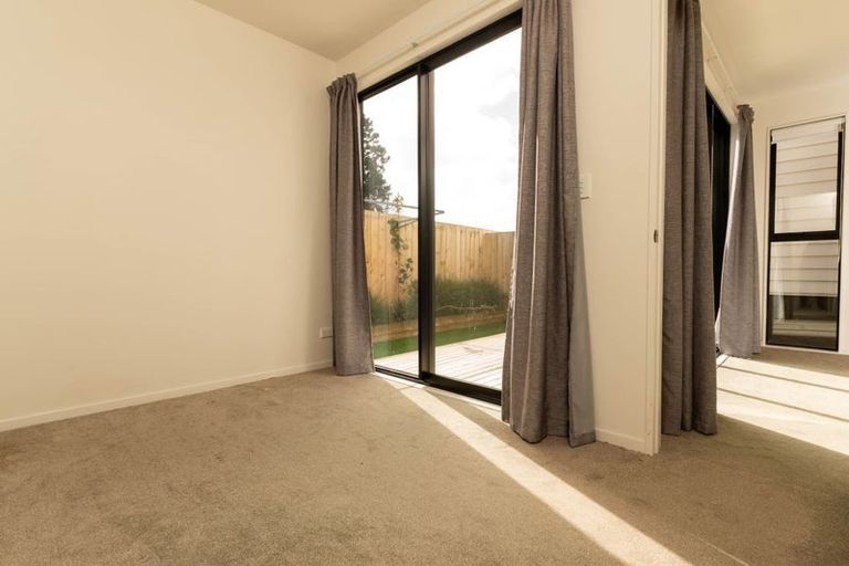 Photo of property in 2/535 Swanson Road, Ranui, Auckland, 0612