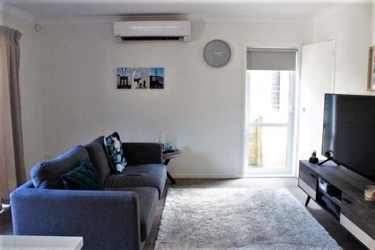 Photo of property in 11 Quibray Place, Botany Downs, Auckland, 2010