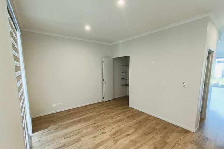 Photo of property in 26 Ian Morrison Road, Hobsonville, Auckland, 0616