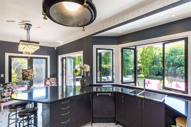 Photo of property in 15 Ake Ake Avenue, Hokowhitu, Palmerston North, 4410