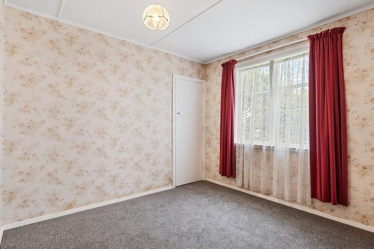 Photo of property in 22 Pokohiwi Road, Normandale, Lower Hutt, 5010