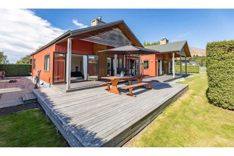 Photo of property in 4 Ryton Place, Lake Coleridge, 7572