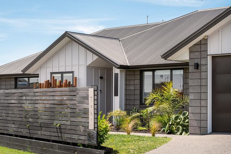 Photo of property in 1 Pimelea Street, Papamoa Beach, Papamoa, 3118