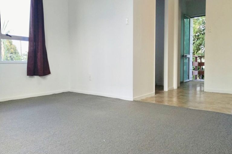 Photo of property in 2/47 Archibald Road, Kelston, Auckland, 0602