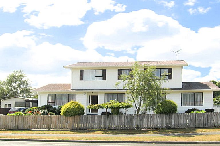 Photo of property in 127 Gemstone Drive, Birchville, Upper Hutt, 5018