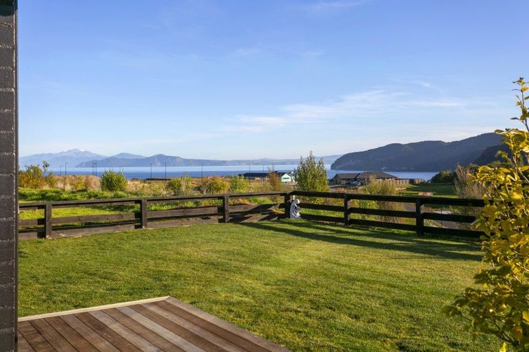 Photo of property in 14 Seven Oaks Drive, Kinloch, Taupo, 3377