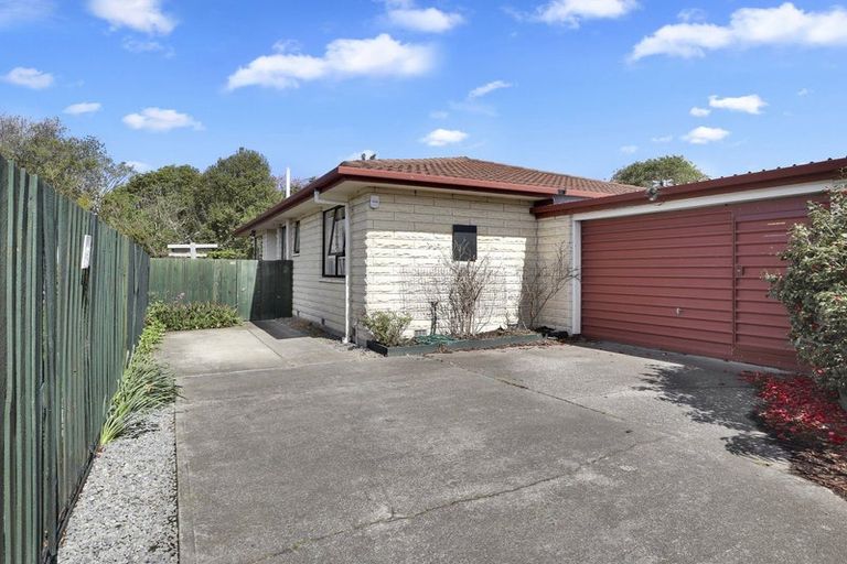 Photo of property in 2/14 Momorangi Crescent, Redwood, Christchurch, 8051