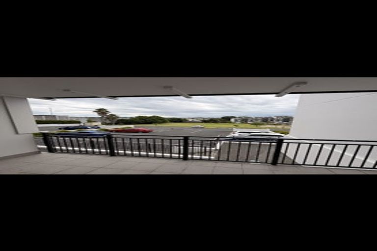 Photo of property in 5e/71 Spencer Road, Oteha, Auckland, 0632