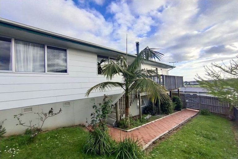 Photo of property in 39 Lewisham Street, Highland Park, Auckland, 2010