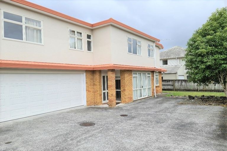 Photo of property in 11 Heath Avenue, Northcote, Auckland, 0627