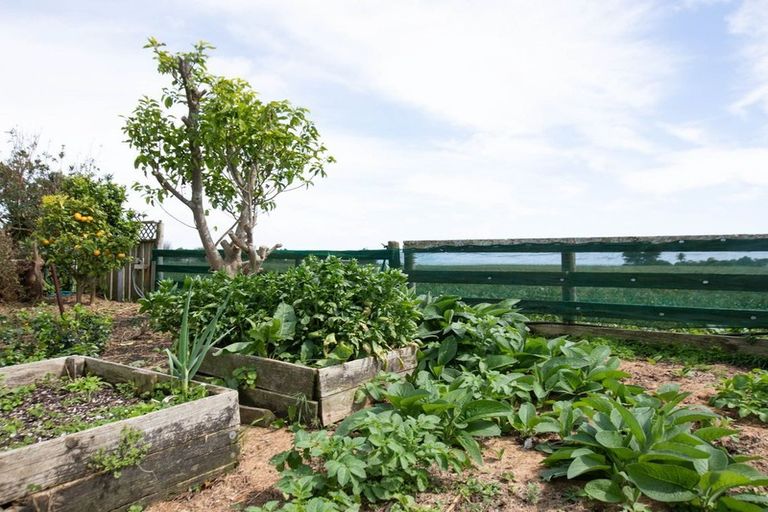 Photo of property in 787 Main North Road, Motunui, Waitara, 4383