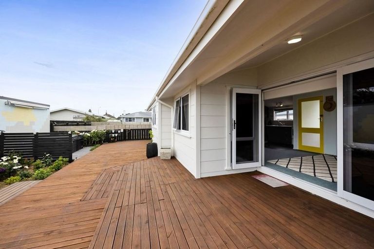 Photo of property in 8 Hughson Place, Opunake, 4616