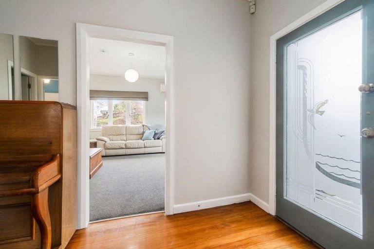 Photo of property in 2 Buisson Glade, West Harbour, Auckland, 0618