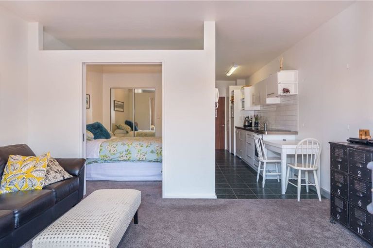 Photo of property in Atrium Apartments, 2o/154 The Terrace, Wellington Central, Wellington, 6011