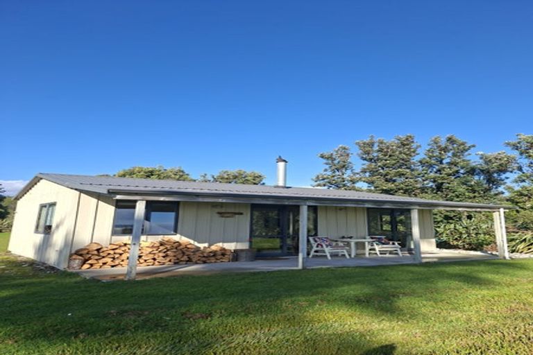 Photo of property in 213 Beach Road, Charleston, Cape Foulwind, 7892