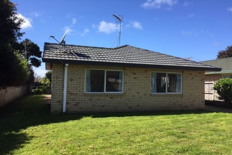 Photo of property in 18 Oakleigh Avenue, Takanini, 2112