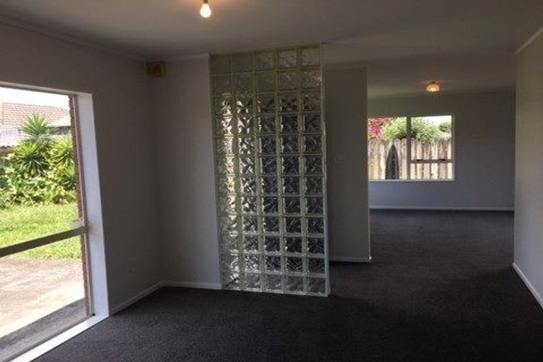 Photo of property in 2/46 West Fairway, Golflands, Auckland, 2013