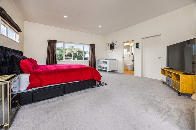 Photo of property in 124 Charles Prevost Drive, The Gardens, Auckland, 2105