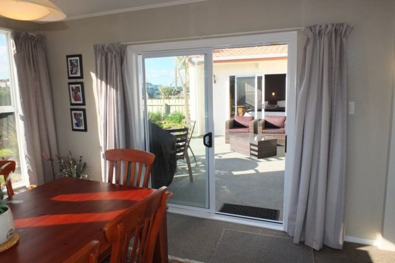 Photo of property in 31 Marine Parade South, Foxton Beach, Foxton, 4815