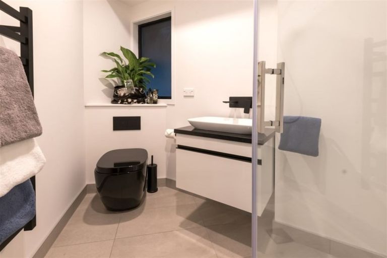 Photo of property in 2/4 Basilton Close, Bucklands Beach, Auckland, 2012