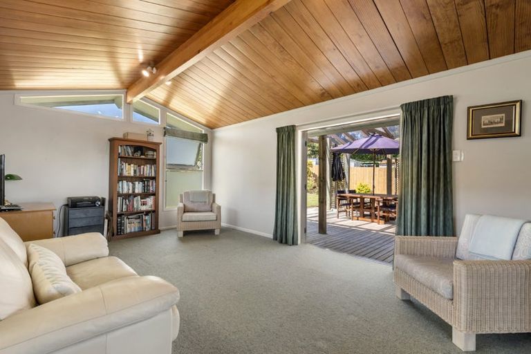 Photo of property in 27 Valley View Road, Glenfield, Auckland, 0629