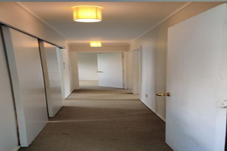 Photo of property in 2/12 Heathglen Place, Bayview, Auckland, 0629