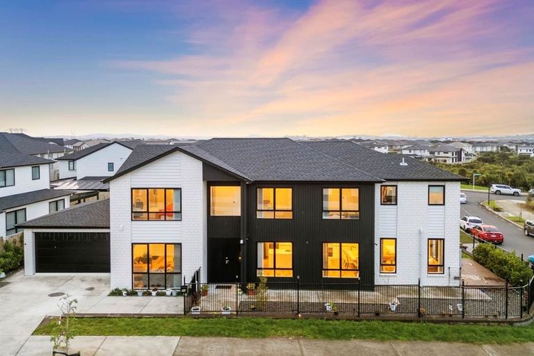 Photo of property in 44 Tannaghmore Drive, Flat Bush, Auckland, 2019