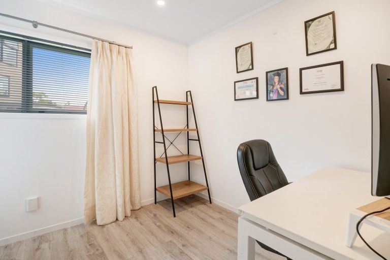 Photo of property in 42 Albatross Road, Red Beach, 0932