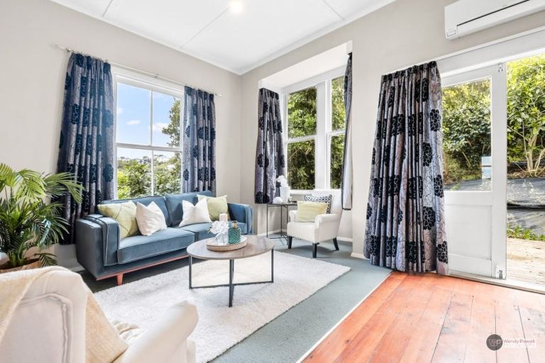 Photo of property in 1 Fairview Crescent, Kelburn, Wellington, 6012