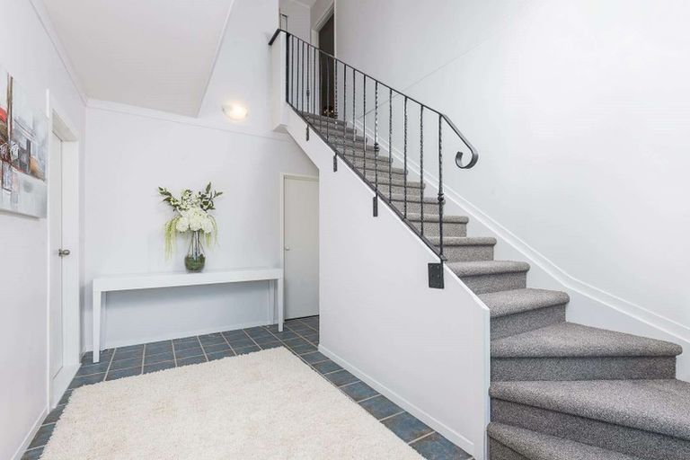 Photo of property in 76 Weatherly Road, Torbay, Auckland, 0630