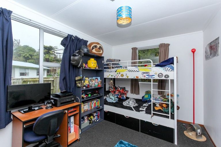 Photo of property in 23 Bromley Place, Westown, New Plymouth, 4310