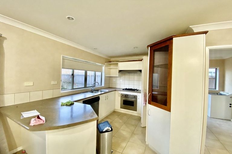 Photo of property in 6 Lissleton Drive, East Tamaki, Auckland, 2013