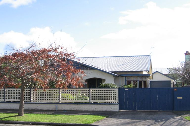 Photo of property in 18 Miro Street, Takaro, Palmerston North, 4410