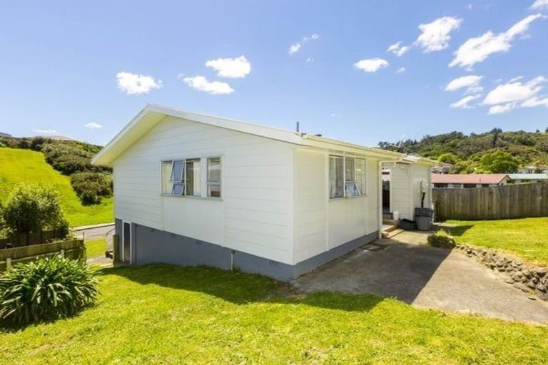 Photo of property in 51 Blueberry Grove, Timberlea, Upper Hutt, 5018