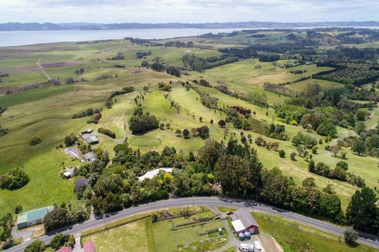 Photo of property in 1688 South Head Road, South Head, Helensville, 0874