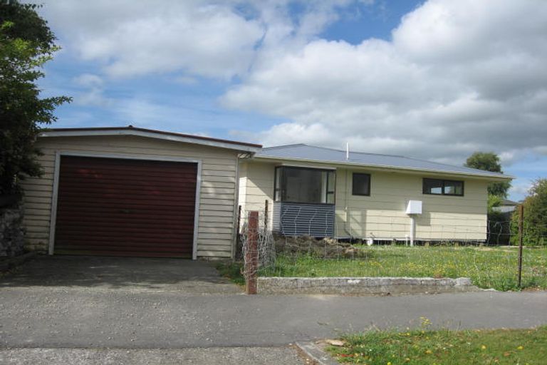 Photo of property in 2 Hamilton Street, Pahiatua, 4910