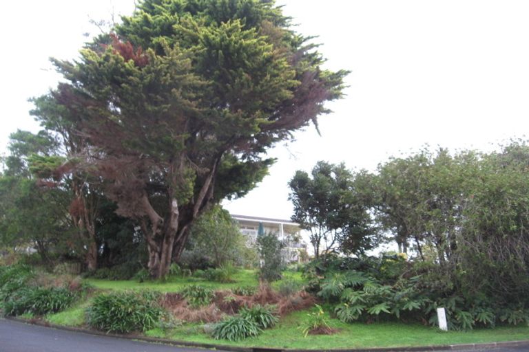 Photo of property in 4a Page Point, Mellons Bay, Auckland, 2014