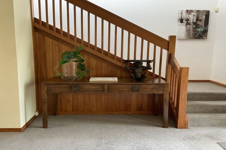 Photo of property in 5 Thatcher Crescent, Crofton Downs, Wellington, 6035