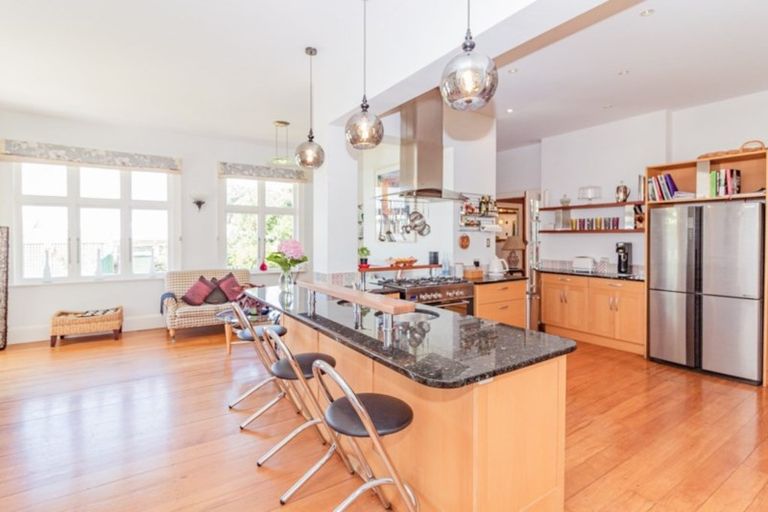 Photo of property in 2 Tulloch Street, Saint Johns Hill, Whanganui, 4500