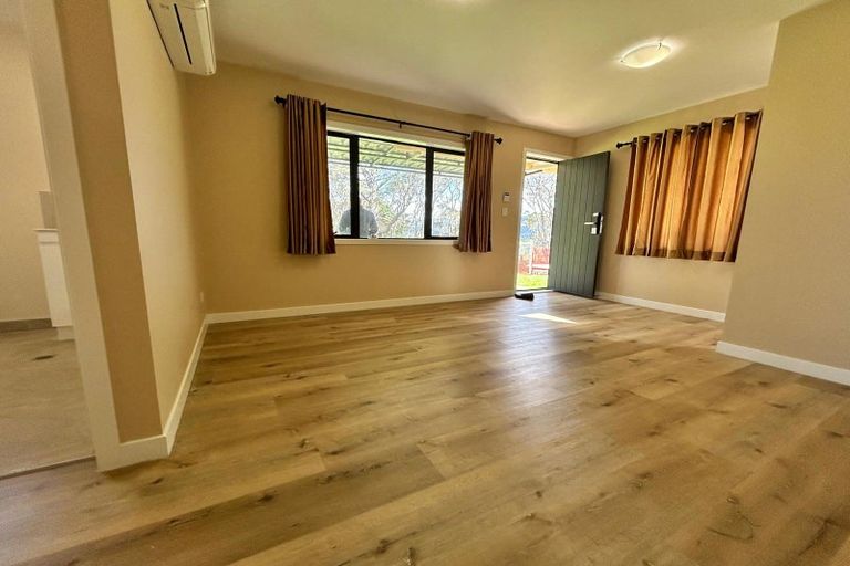 Photo of property in 300 Sturges Road, Henderson Valley, Auckland, 0612