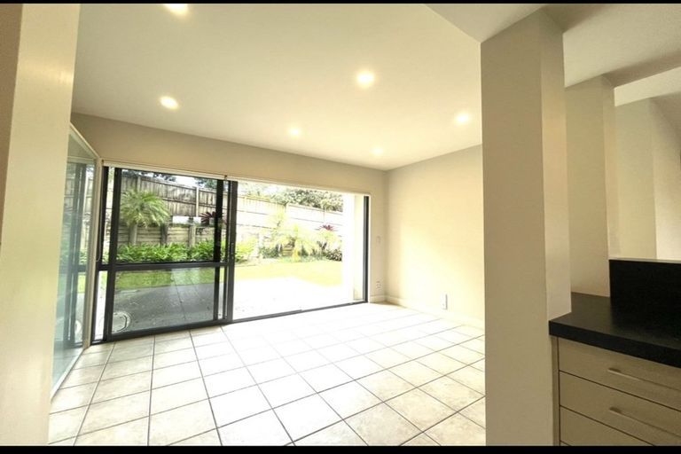 Photo of property in 10 Rangi Avenue, Schnapper Rock, Auckland, 0632