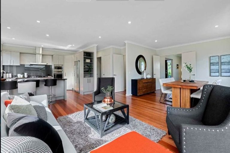 Photo of property in 12 Bur Oak Terrace, Schnapper Rock, Auckland, 0632