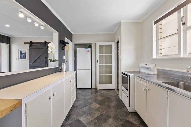 Photo of property in 1 Sutherland Crescent, Westbrook, Palmerston North, 4412