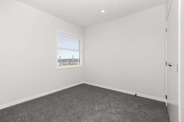 Photo of property in 102 Eriksen Road, Te Awa, Napier, 4110