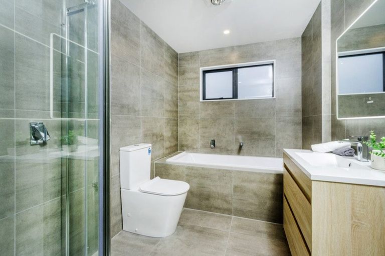 Photo of property in 11c Elizabeth Drive, West Harbour, Auckland, 0618