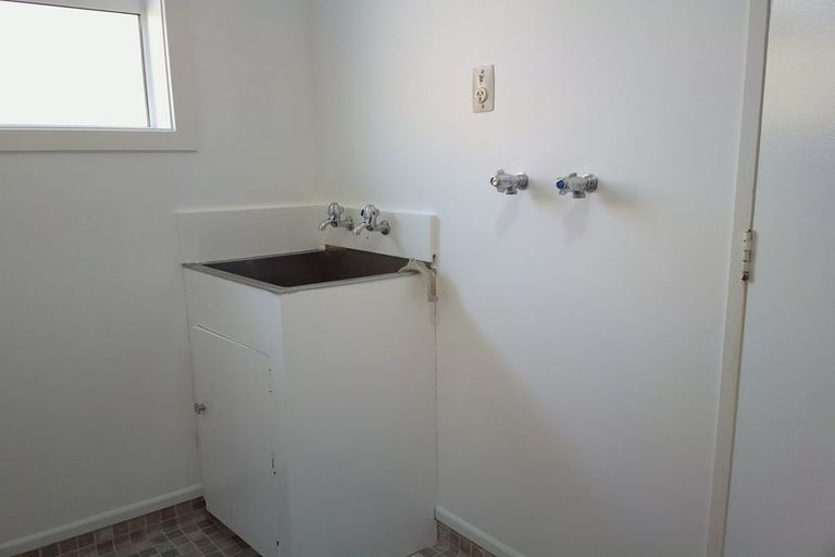 Photo of property in 1/43 Edgecombe Street, Newlands, Wellington, 6037