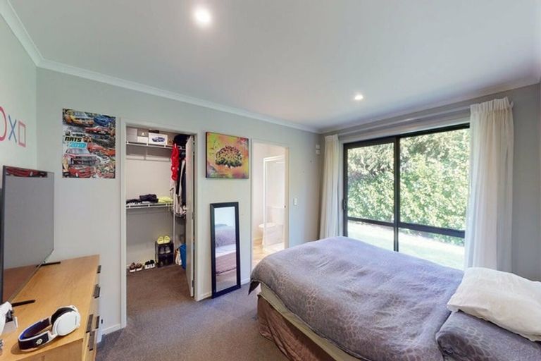 Photo of property in 31 Mooring Close, Whitby, Porirua, 5024