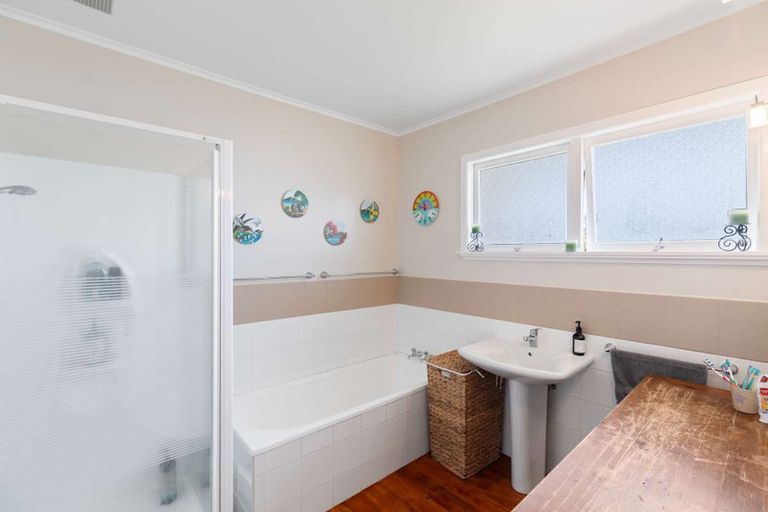 Photo of property in 1 Cowley Place, Te Kamo, Whangarei, 0112