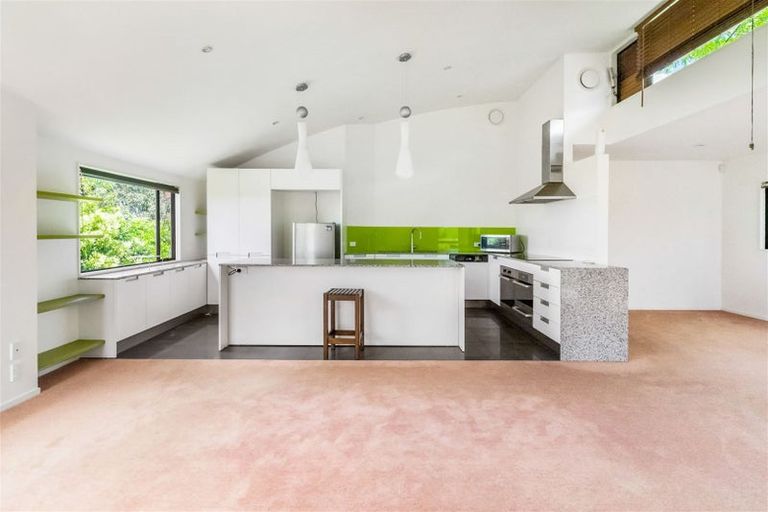 Photo of property in 327c Glenfield Road, Glenfield, Auckland, 0629