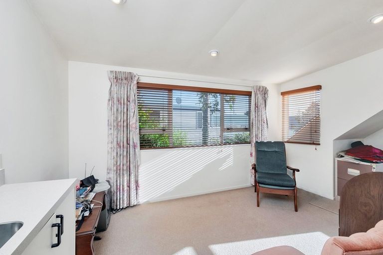 Photo of property in 1 William Bond Street, Stanley Point, Auckland, 0624